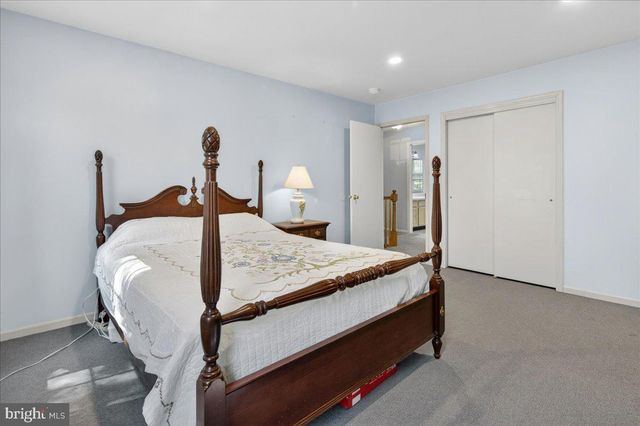 33 KLEIN DR, Bordentown, NJ 08620