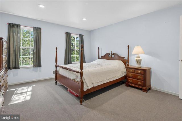 33 KLEIN DR, Bordentown, NJ 08620