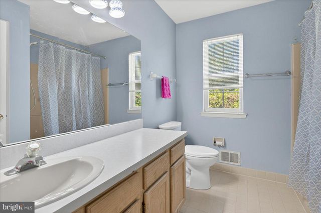 33 KLEIN DR, Bordentown, NJ 08620