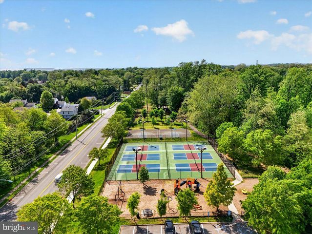 33 KLEIN DR, Bordentown, NJ 08620