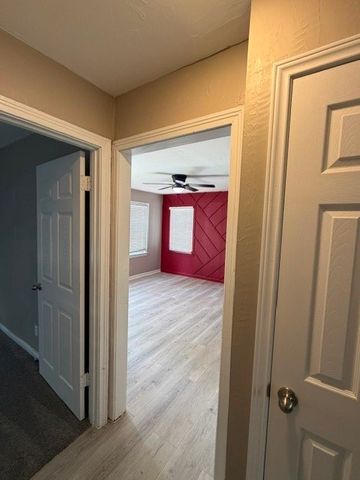 2713 Hanger Avenue, Fort Worth, TX 76105