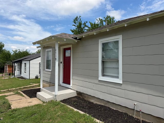 2713 Hanger Avenue, Fort Worth, TX 76105