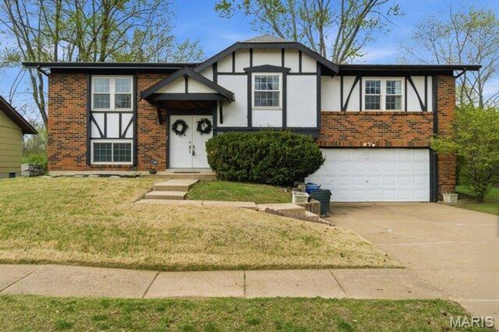 6268 Lake Paddock Drive, Unincorporated, MO 63033
