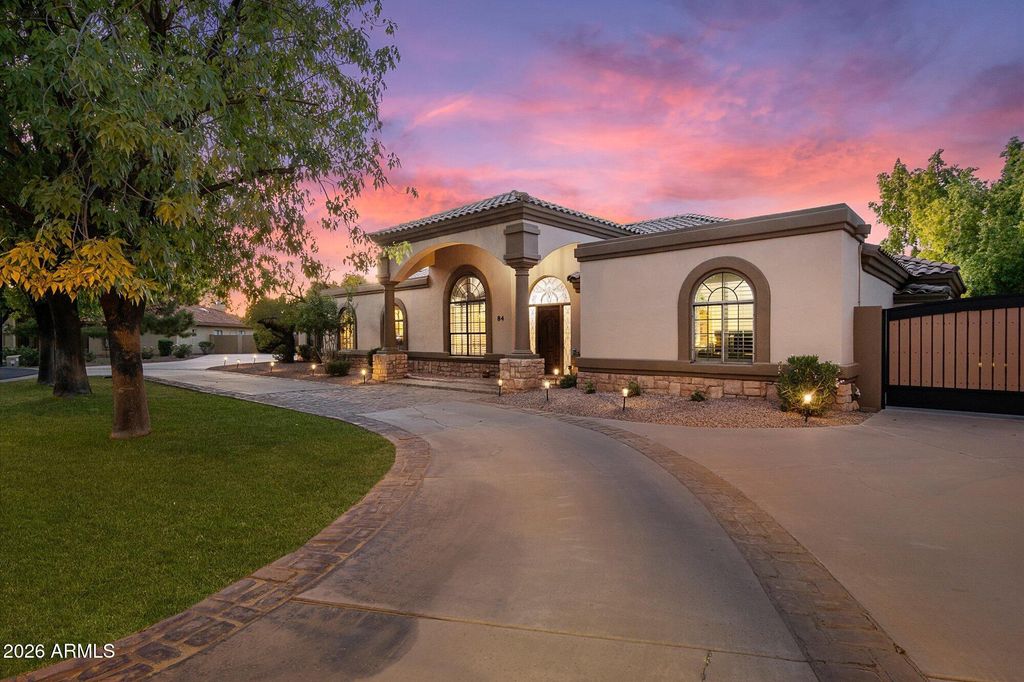 84 E BUENA VISTA Drive, Tempe, AZ 85284 — photo 2