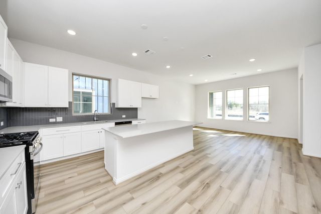 407 Legacy Point A, Sealy, TX 77474