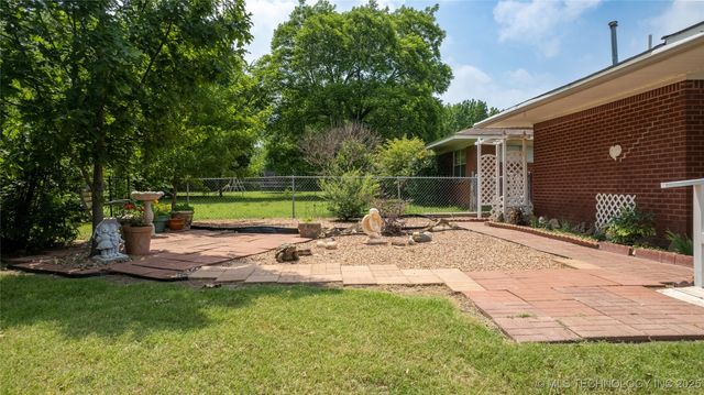 912 Maxwell NW, Ardmore, OK 73401