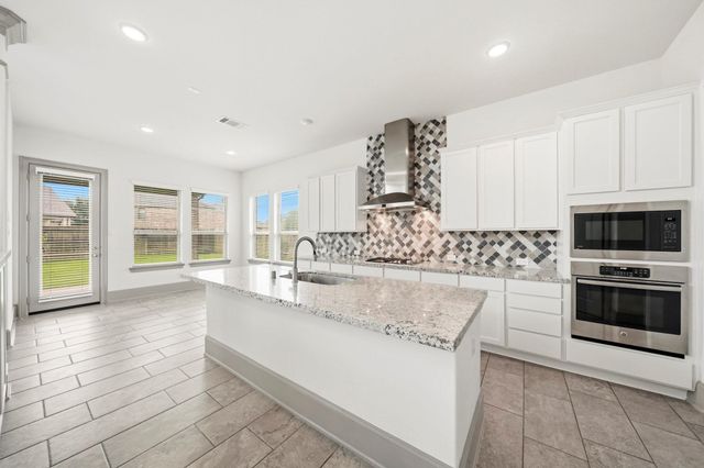 1911 Sapphire Pines Lane, Richmond, TX 77469