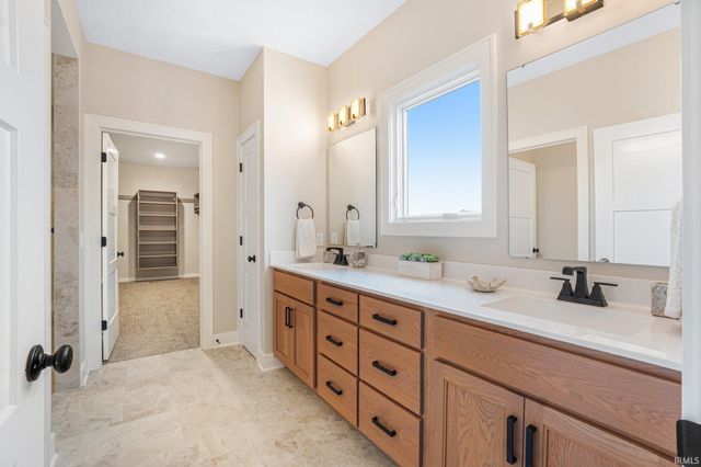 2088 Seward Lake Pass, Fort Wayne, IN 46814