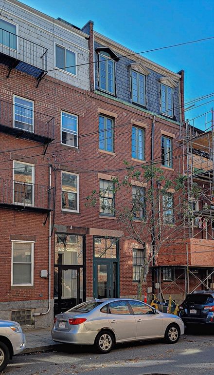 61 Webster St 3, Boston, MA 02128
