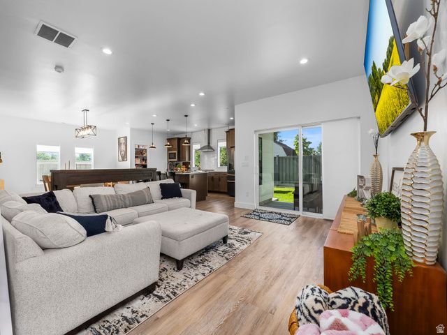 584 W 620 N, Centerville, UT 84014