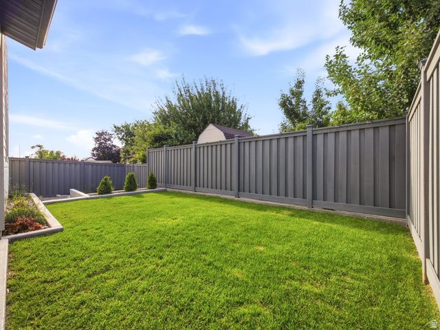 584 W 620 N, Centerville, UT 84014