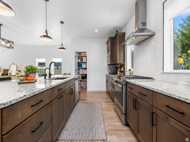 584 W 620 N, Centerville, UT 84014