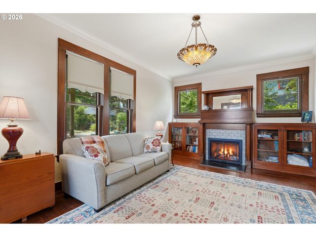 2113 16TH Ave, Forest Grove, OR 97116