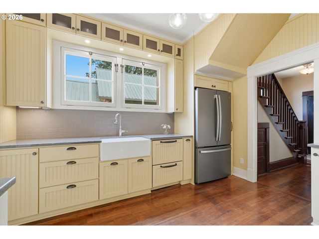 2113 16TH Ave, Forest Grove, OR 97116