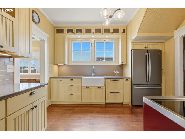 2113 16TH Ave, Forest Grove, OR 97116