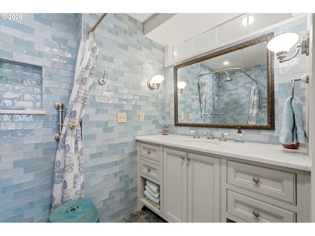 2113 16TH Ave, Forest Grove, OR 97116