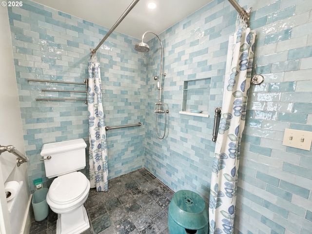 2113 16TH Ave, Forest Grove, OR 97116
