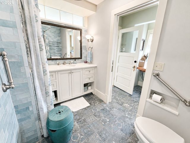 2113 16TH Ave, Forest Grove, OR 97116