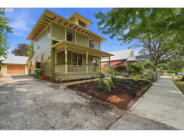 2113 16TH Ave, Forest Grove, OR 97116