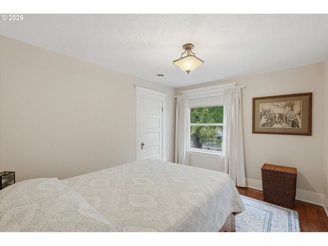 2113 16TH Ave, Forest Grove, OR 97116
