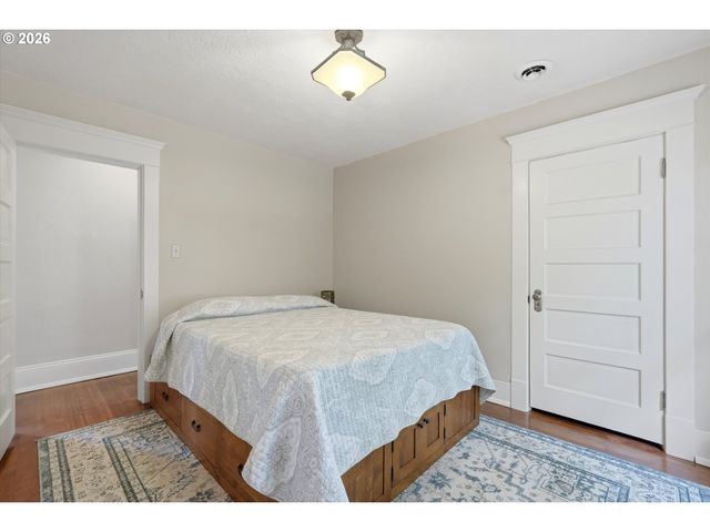 2113 16TH Ave, Forest Grove, OR 97116