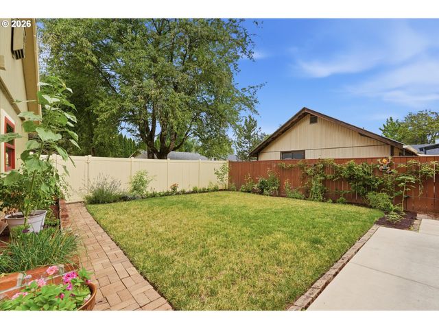 2113 16TH Ave, Forest Grove, OR 97116