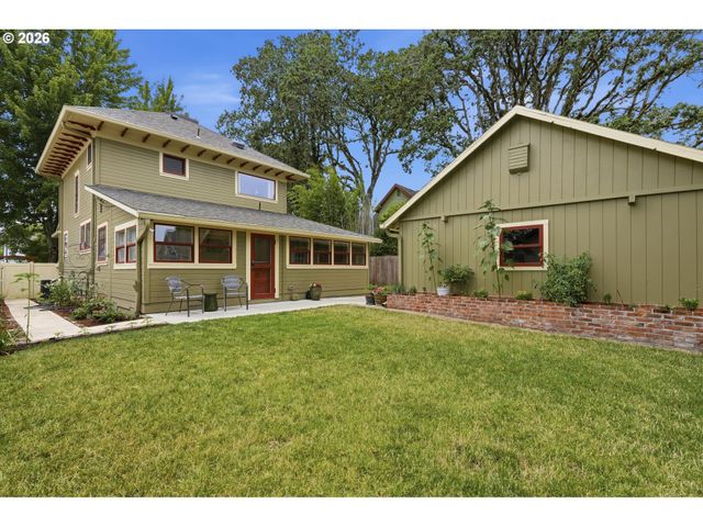 2113 16TH Ave, Forest Grove, OR 97116