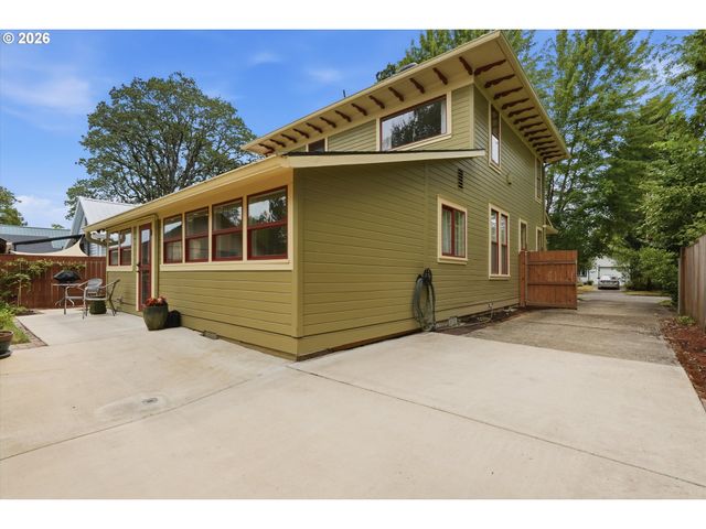 2113 16TH Ave, Forest Grove, OR 97116