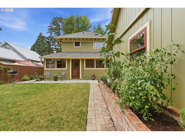 2113 16TH Ave, Forest Grove, OR 97116