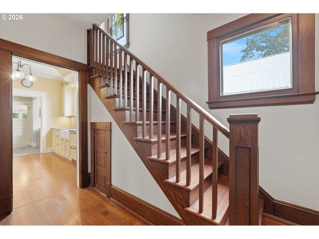 2113 16TH Ave, Forest Grove, OR 97116