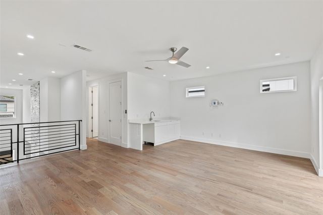 4711 Cowan Avenue, Dallas, TX 75209