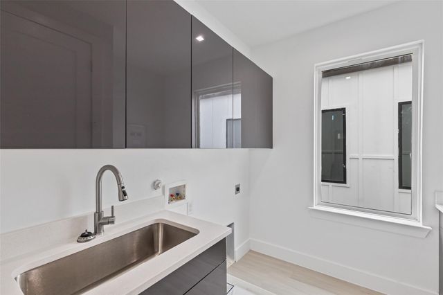 4711 Cowan Avenue, Dallas, TX 75209