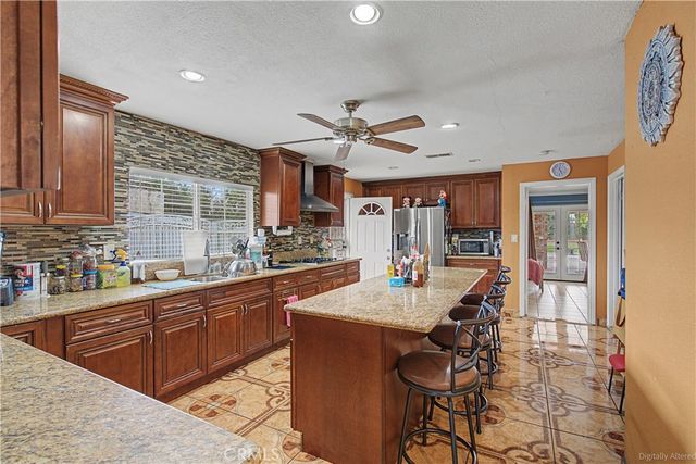 9824 Linden Avenue, Bloomington, CA 92316