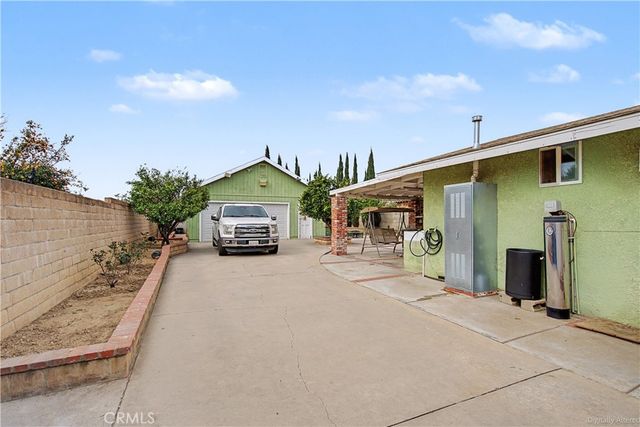 9824 Linden Avenue, Bloomington, CA 92316