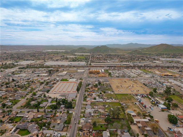 9824 Linden Avenue, Bloomington, CA 92316