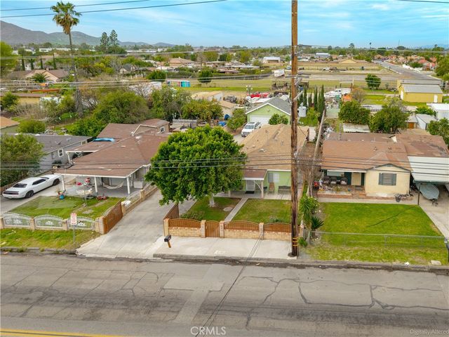 9824 Linden Avenue, Bloomington, CA 92316