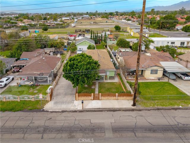 9824 Linden Avenue, Bloomington, CA 92316