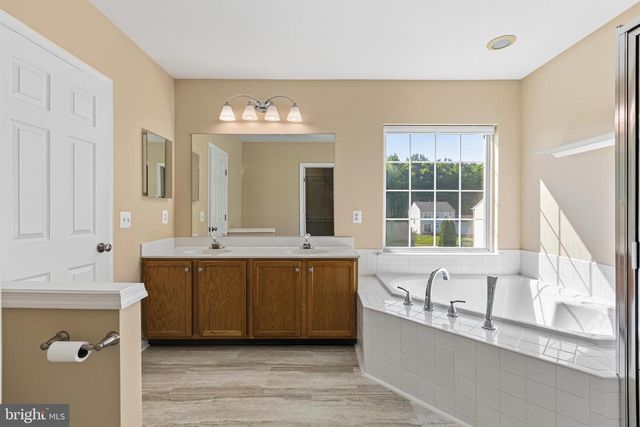 7 BUTTONWOOD CT, Newark, DE 19702