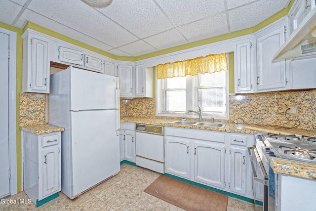 18 1st Avenue, Mayfield, NY 12117