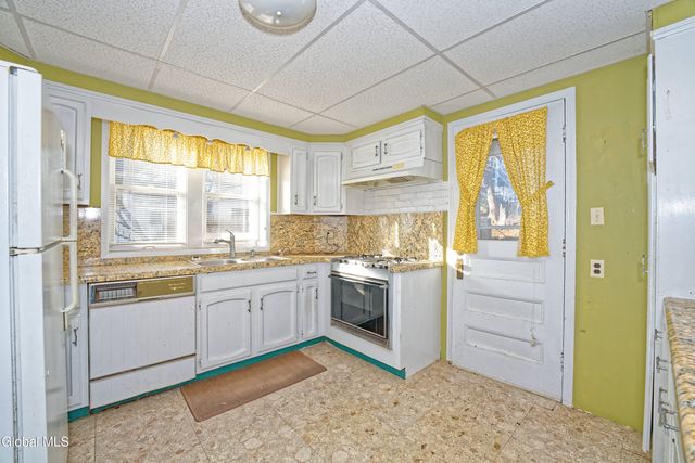 18 1st Avenue, Mayfield, NY 12117