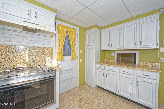 18 1st Avenue, Mayfield, NY 12117