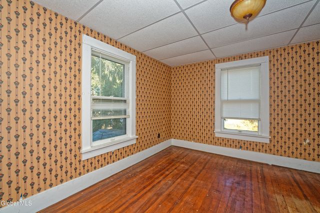 18 1st Avenue, Mayfield, NY 12117