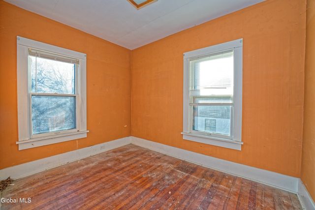 18 1st Avenue, Mayfield, NY 12117