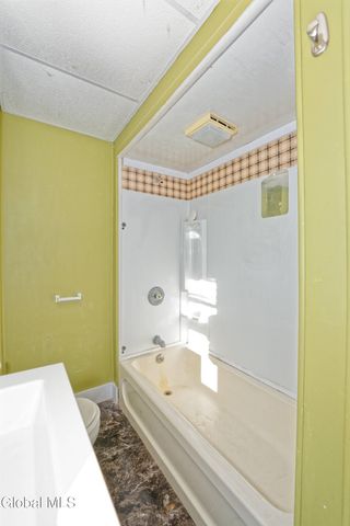 18 1st Avenue, Mayfield, NY 12117