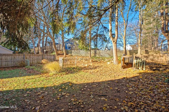 18 1st Avenue, Mayfield, NY 12117