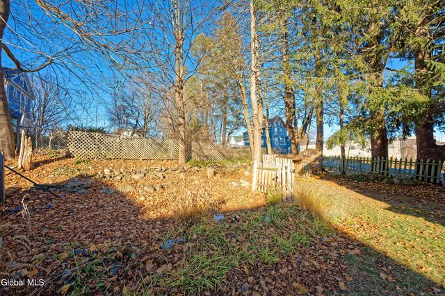 18 1st Avenue, Mayfield, NY 12117