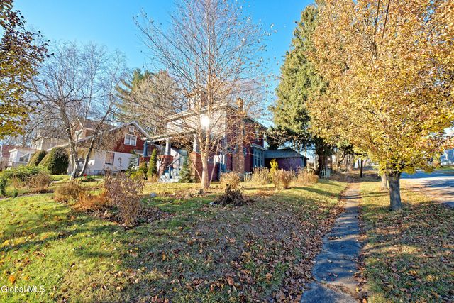 18 1st Avenue, Mayfield, NY 12117