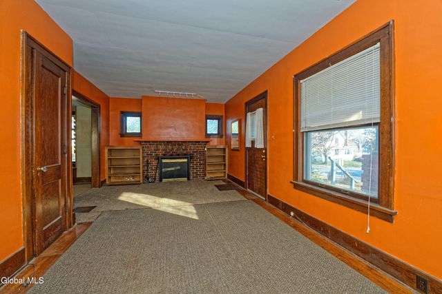 18 1st Avenue, Mayfield, NY 12117