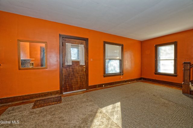 18 1st Avenue, Mayfield, NY 12117