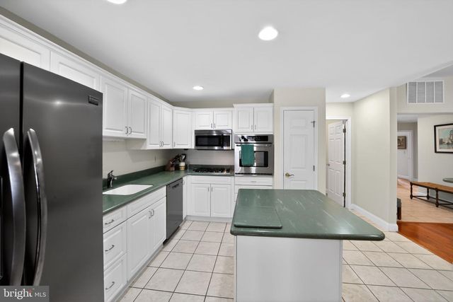 4 EMPRESS CT, Princeton, NJ 08540